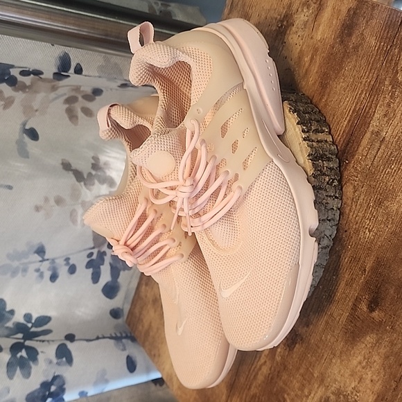 WEEKEND$Nike Presto Sneakers sz 11